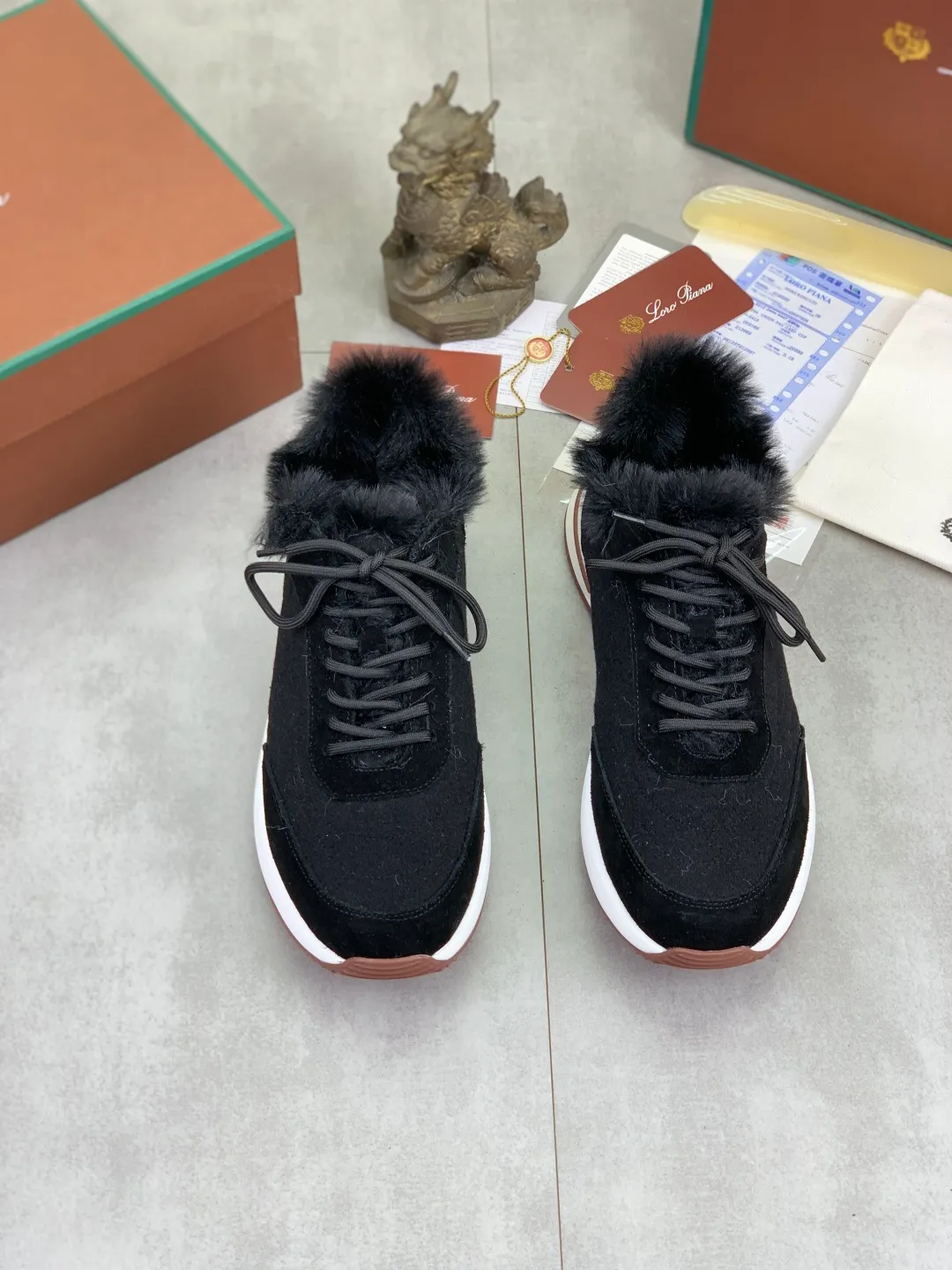 Men's Men's Shoes 💰P460 New Style 💰Mauri The latest casual shoes Loro Piana 💯Top grade💯Buy the original copy💯 Founded the existing Loro Piana company on April 24, 1924. It is now the sixth generation of family business, providing top quality products to customers who are discerning about taste and quality. Imported original fly woven fabric with cowhide fabric, plain calfskin lining. Hand-sewn thread with cowhide feet. Original packaging. High-end outsole. Size: 38-44 (customized for 45 and 46). 5️⃣ colors available.